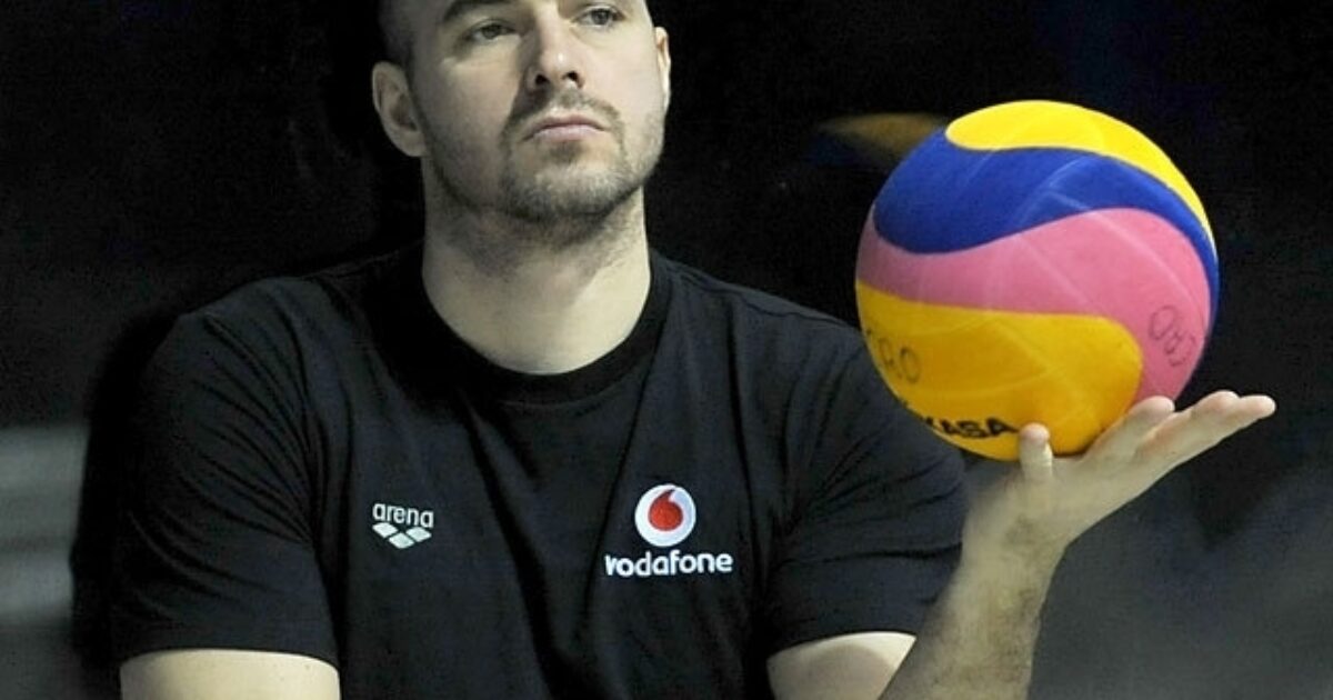 Benedek Tibor fiatal keretet hívott össze